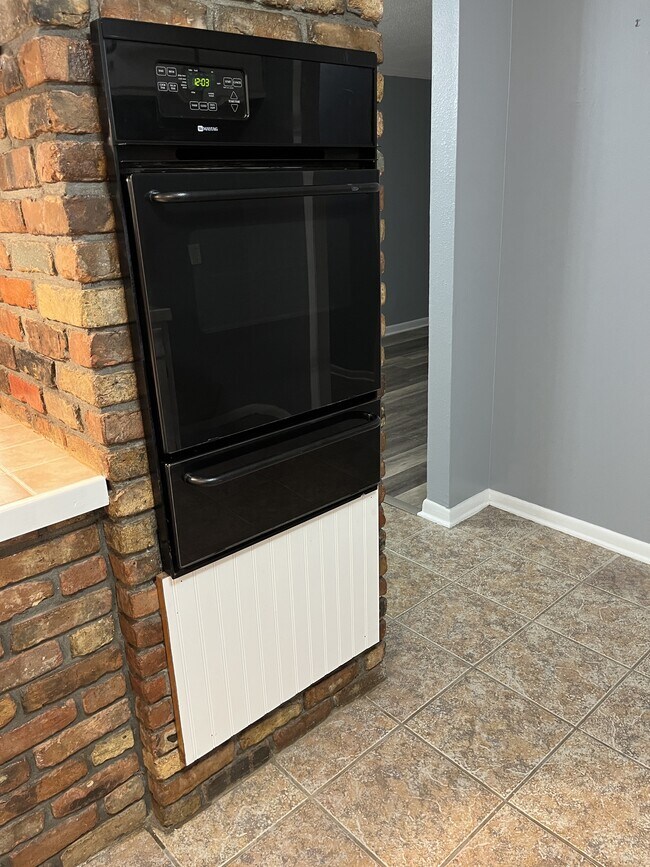 Building Photo - 2501 Havard Rd