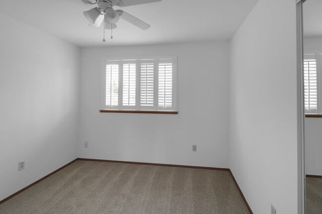 Building Photo - 3 Bed 2.5 Bath - Dog per Approval - Groups - Hillcrest - NAS Whidbey