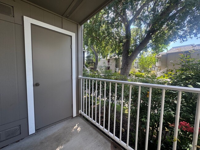 Building Photo - Gorgeous and Completely Remodeled Lower Level Unit with Inside Laundry is Available Now!