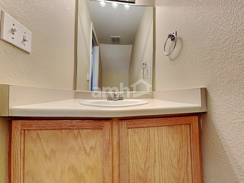 Building Photo - 1131 White Stone Way