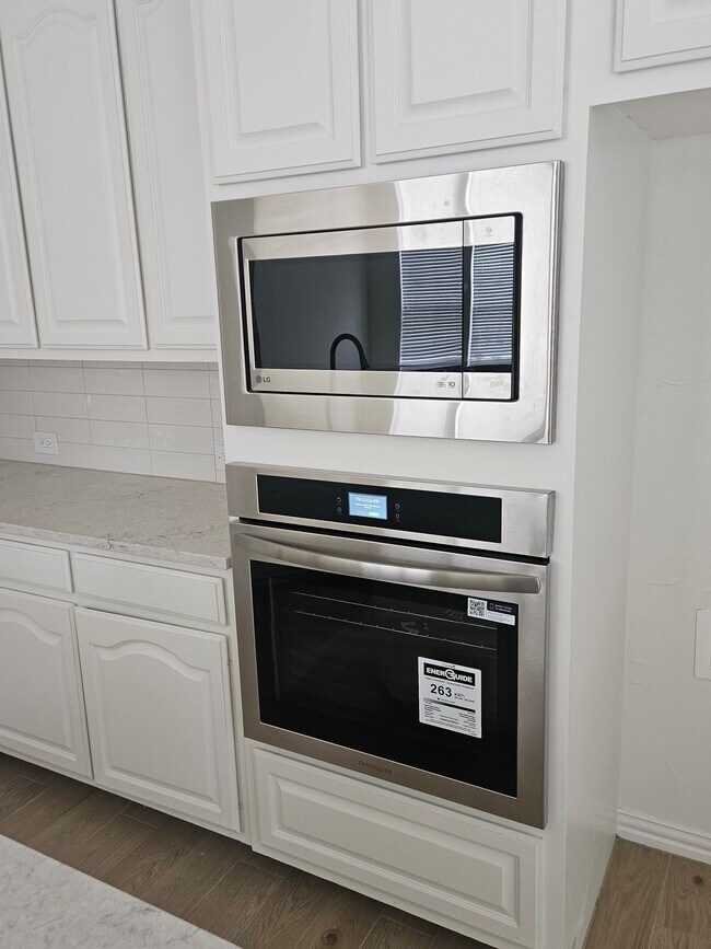 Building Photo - 1732 Auburn Dr