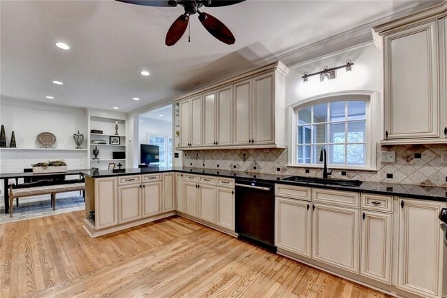 Building Photo - 2611 Briers N Dr