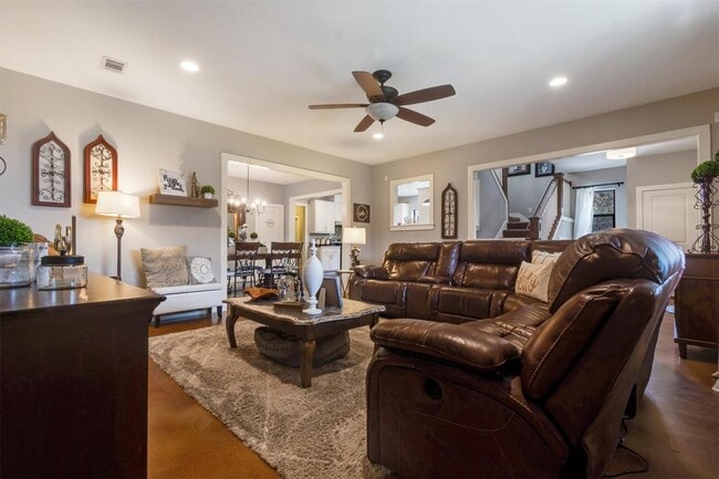 Building Photo - 1400 Cuernavaca Dr N