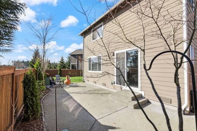 Building Photo - MOVE IN READY NOW! Meridian Campus home available! Beautiful 4 bedrooms 2.5 baths. Easy JBLM comm...