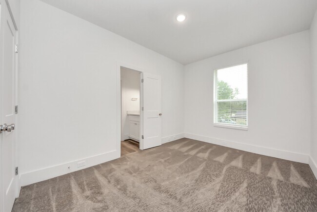 Building Photo - 7502 B Carver Rd