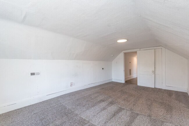 Building Photo - 165 Horner St