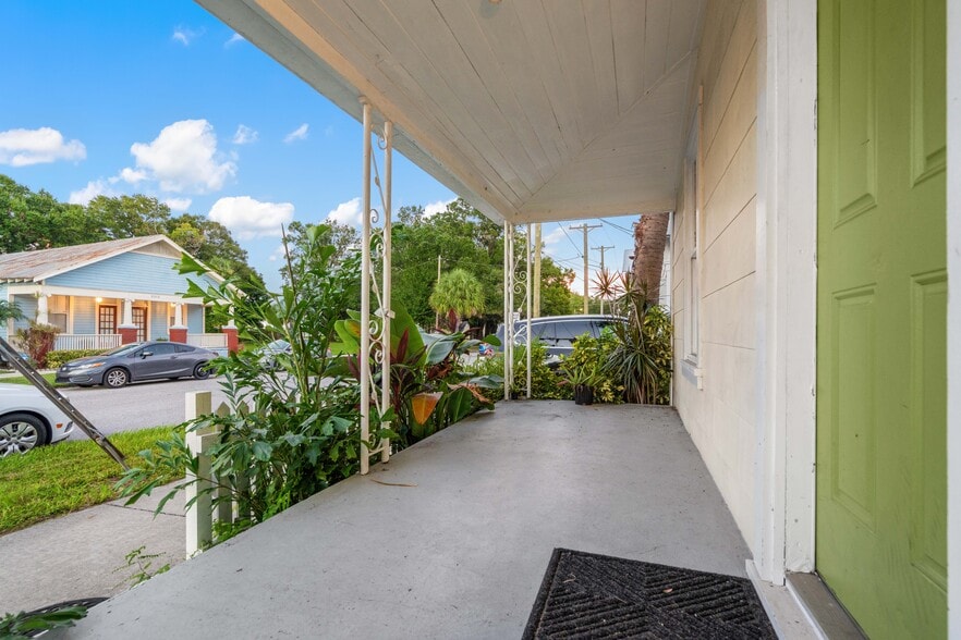 Building Photo - 2205 E 5th Ave