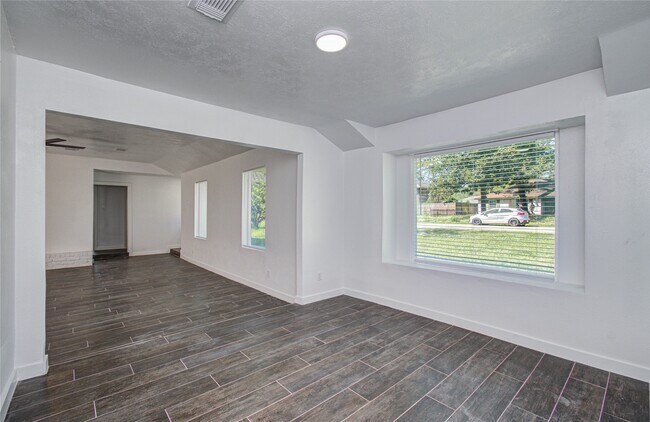 Building Photo - 2540 River Ridge