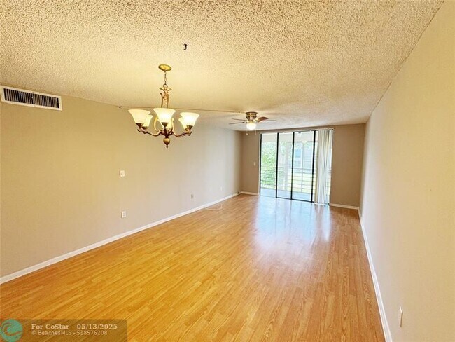 Building Photo - 1820 N Lauderdale Ave