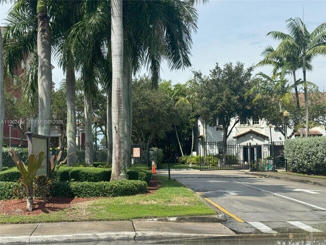 Building Photo - 1048 NE 30th Ave