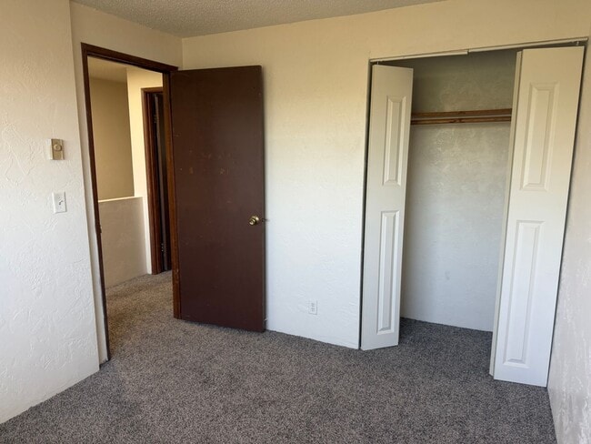 Building Photo - Great Duplex!