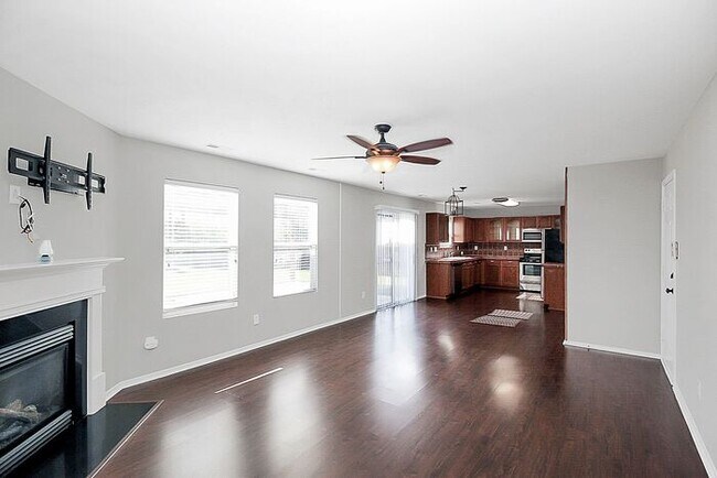 Building Photo - Spacious 3BD/2.5BA Home in Cabarrus Crossing!