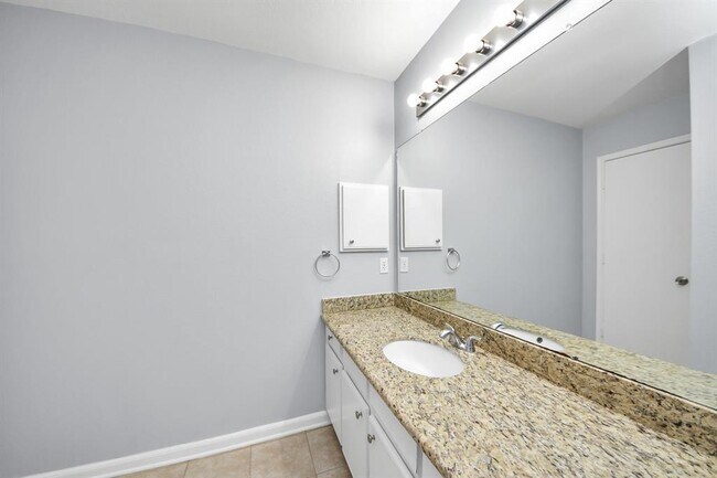 Building Photo - 10405 Shadow Oaks Dr