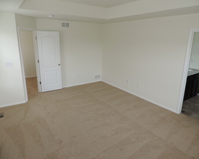 Building Photo - Sierra Ridge 4 Bedroom Home (Available Imm...