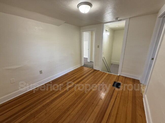 Building Photo - 18 N Fair Oaks Ave