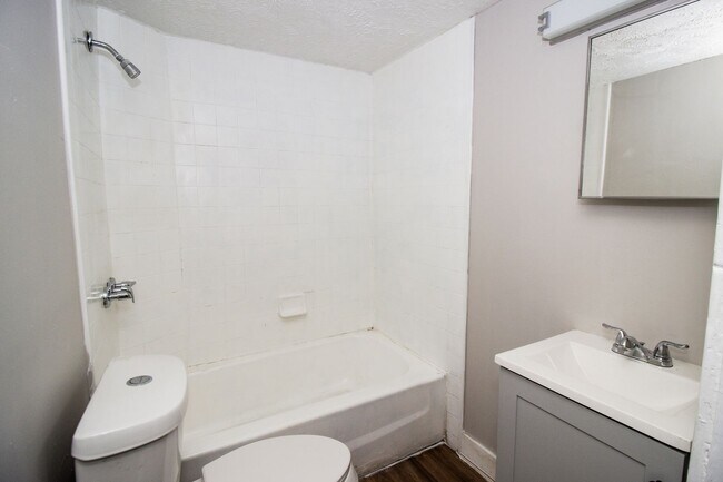 Building Photo - 2947 E 57th St