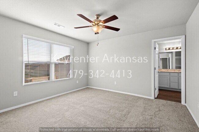 Building Photo - 811 E Sparrow Cir