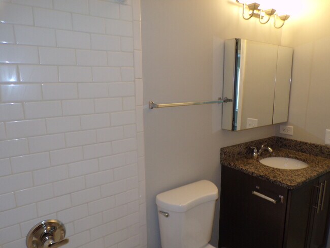 Building Photo - 1053 Woodhill Ct