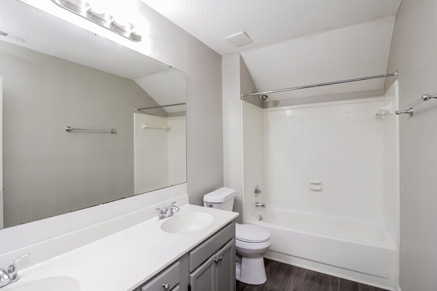 Building Photo - 7207 Glen Brook Ln