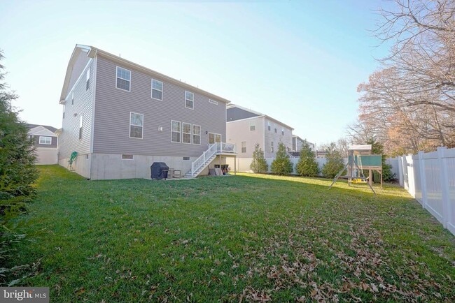 Building Photo - 65 Westmont Dr