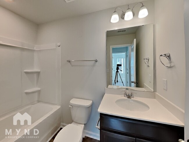 Building Photo - 807 McKenzie Pk Ter