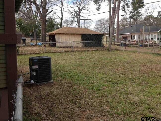 Building Photo - 632 Nacogdoches St