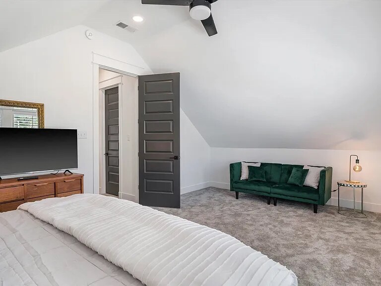 Building Photo - 2228 Oliver Ave