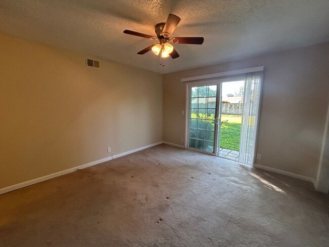 Building Photo - 670 Northwood Dr