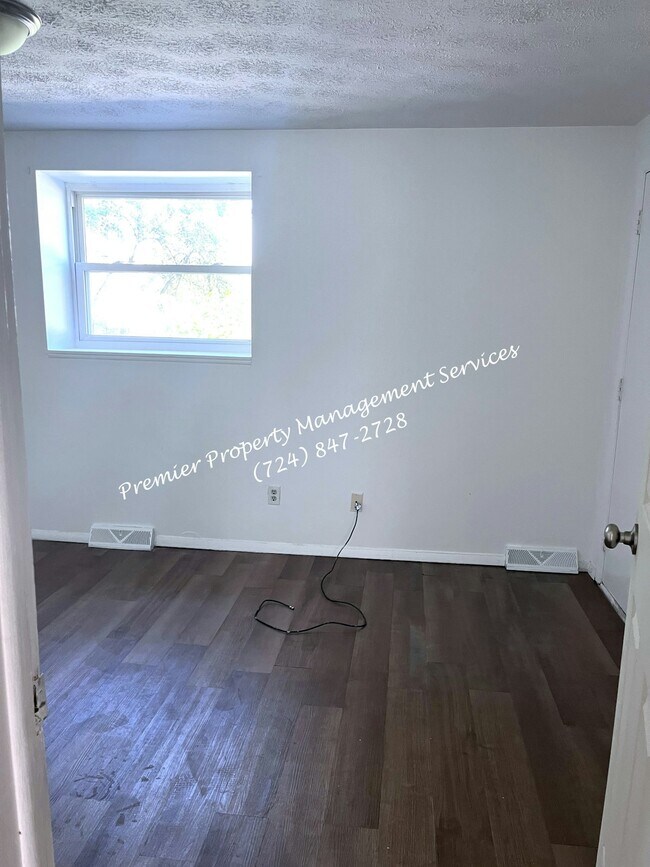 Building Photo - 453 McCleery St