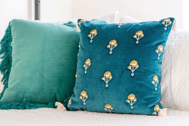 Building Photo - 8902 Feather Hill Rd