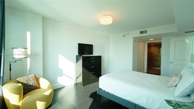 Building Photo - 2641 N Flamingo Rd