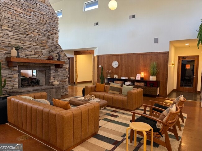 Building Photo - 211 North Ave