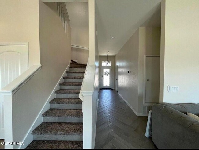 Building Photo - 420 Villa Socorro Pl