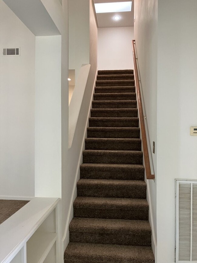 Building Photo - 114 W Shore Dr