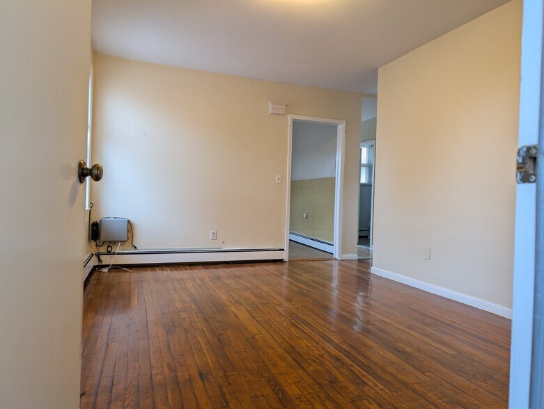 Building Photo - 138 Chestnut St