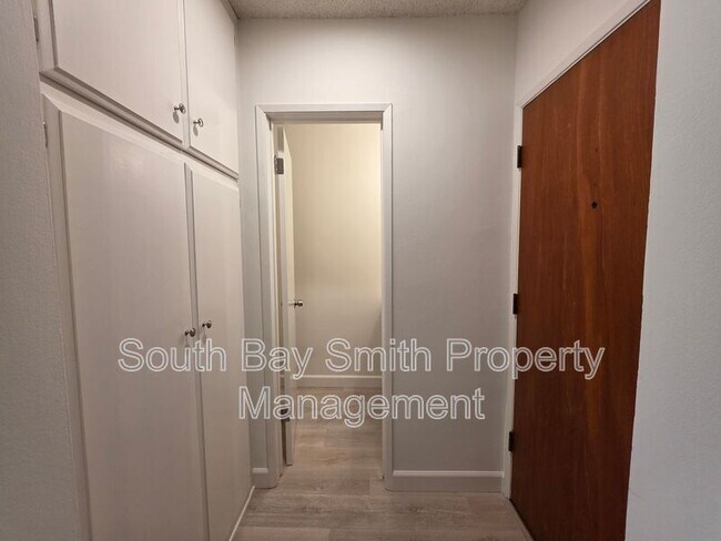 Building Photo - 8710 Delgany Ave