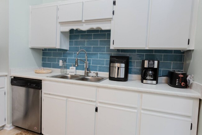 Building Photo - 309 Redan Dr