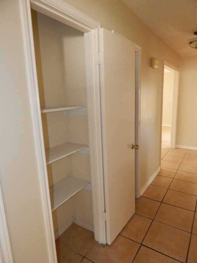 Building Photo - 808 Corey Dr
