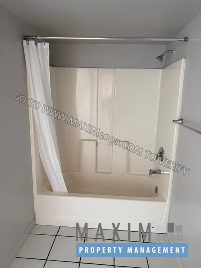 Building Photo - 559 N Sparn St