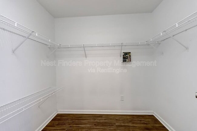 Building Photo - 1704 Dartmoor Ln