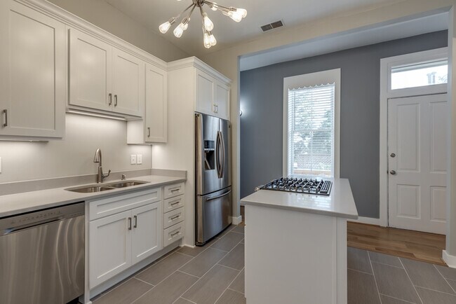 Building Photo - 1023 Franklin St