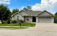 Building Photo - 3 Bedroom Ranch-Style Home in West Columbia