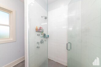 Building Photo - 2 bedroom in Chicago IL 60618