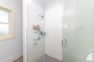 Building Photo - 2 bedroom in Chicago IL 60618