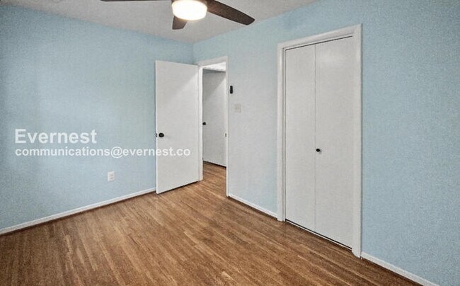 Building Photo - 3 Bed/3 Bath Home with Fenced Yard and Garage / Available Now!