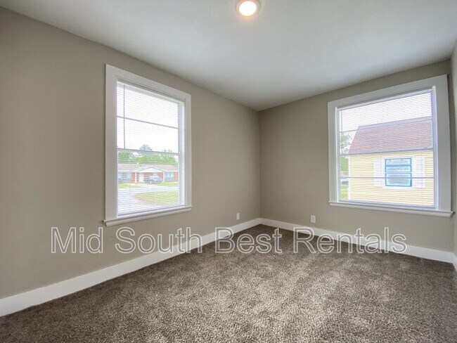 Building Photo - 808 Jane Dr