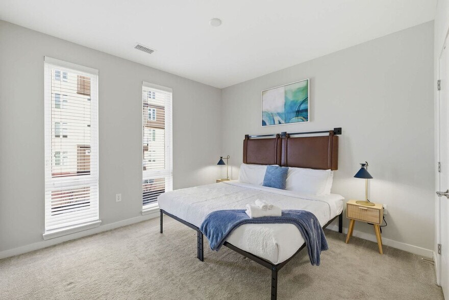 Building Photo - 421 E Market St