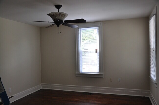 Building Photo - 310 S Broadway Park