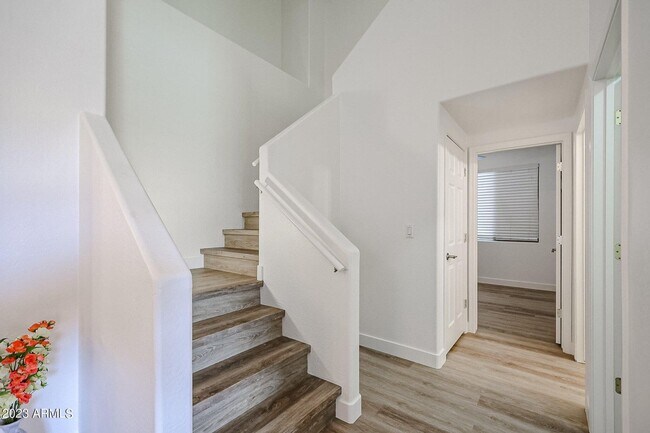 Building Photo - BRAND NEW 5 BEDROOM HOME IN PHOENIX