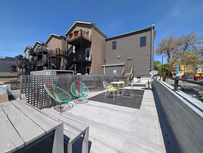 Building Photo - 2301 W Chicago Ave